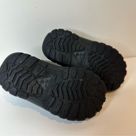 Oshkosh B’gosh toddler sneakers size 6M - Picture 3 of 8